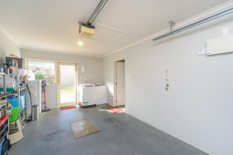 Photo of property in 9 Foxtail Fern, Kelvin Grove, Palmerston North, 4414