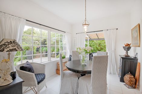 Photo of property in 8 Forrest Hill Road, Forrest Hill, Auckland, 0620