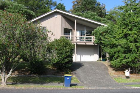 Photo of property in 32 Stapleford Crescent, Browns Bay, Auckland, 0630