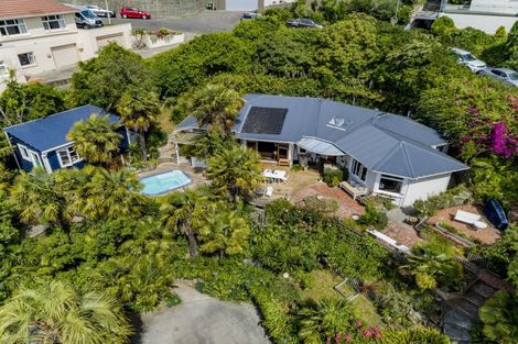 Photo of property in 32 Seapoint Road, Bluff Hill, Napier, 4110
