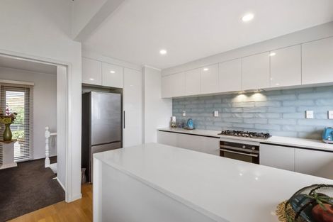 Photo of property in 2/23 Parr Terrace, Castor Bay, Auckland, 0620