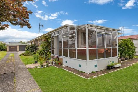 Photo of property in 2 Forsyth Street, St Andrews, Hamilton, 3200