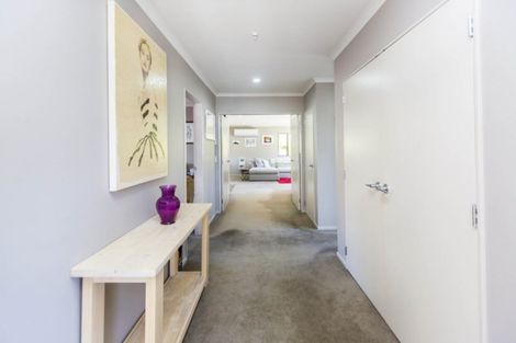 Photo of property in 6 Mcewen Crescent, Riverstone Terraces, Upper Hutt, 5018