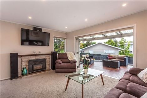 Photo of property in 15 Cajero Place, Green Bay, Auckland, 0604