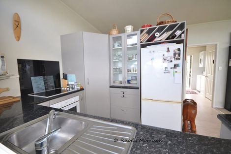 Photo of property in 16 Mariner Cove Road, Tinopai, Matakohe, 0593