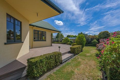 Photo of property in 35 Manapouri Crescent, Hokowhitu, Palmerston North, 4410