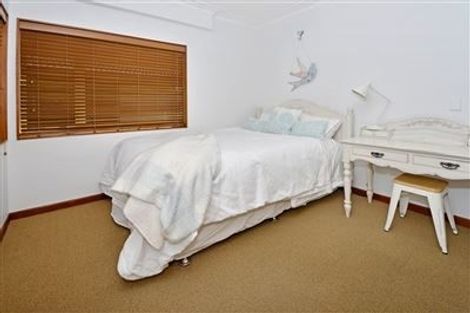 Photo of property in 28 Churchill Road, Murrays Bay, Auckland, 0630