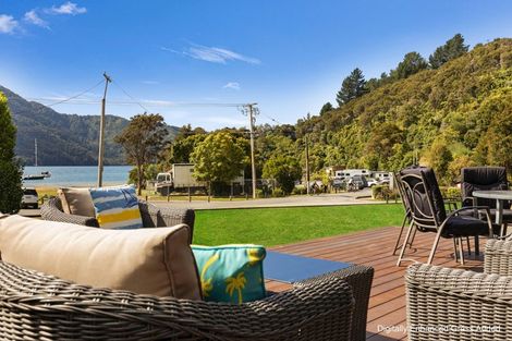 Photo of property in 1992 Queen Charlotte Drive, Momorangi Bay, Picton, 7281