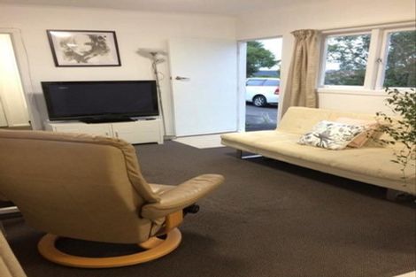 Photo of property in 17 Edgeworth Road, Glenfield, Auckland, 0629