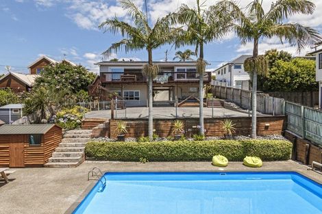 Photo of property in 61 Carlisle Road, Torbay, Auckland, 0630