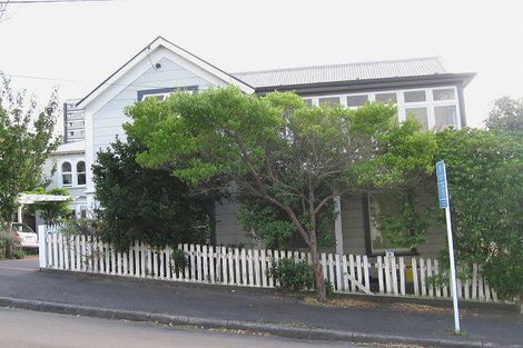 Photo of property in 6 Newman Terrace, Thorndon, Wellington, 6011