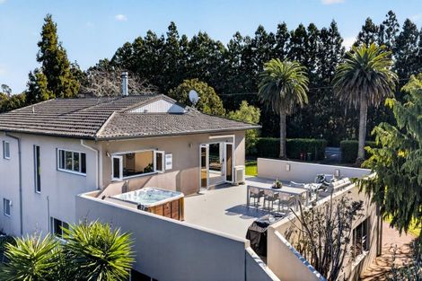 Photo of property in 873 Waitakere Road, Kumeu, 0891