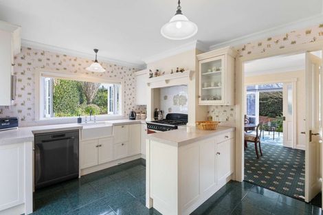 Photo of property in 424 Mangorei Road, Highlands Park, New Plymouth, 4312