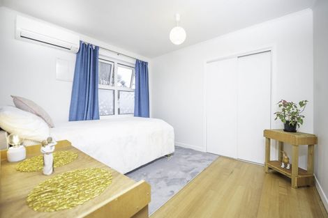 Photo of property in 15 Enderby Drive, Te Atatu Peninsula, Auckland, 0610