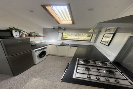 Photo of property in 180 Sutherland Road, Lyall Bay, Wellington, 6022