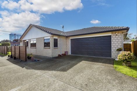 Photo of property in 28 Riverside Road, Orewa, 0931