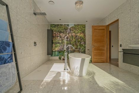 Photo of property in 6 Robinson Road, Whitianga, 3510