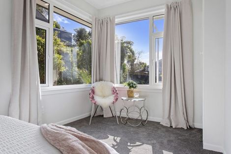 Photo of property in 2 Fairmount Road, Titirangi, Auckland, 0604