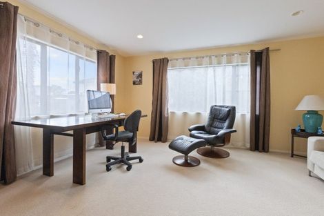 Photo of property in 24 Beach Road, Te Atatu Peninsula, Auckland, 0610