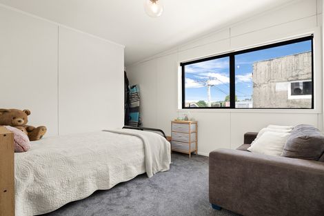 Photo of property in 108 Oxford Street, South Dunedin, Dunedin, 9012