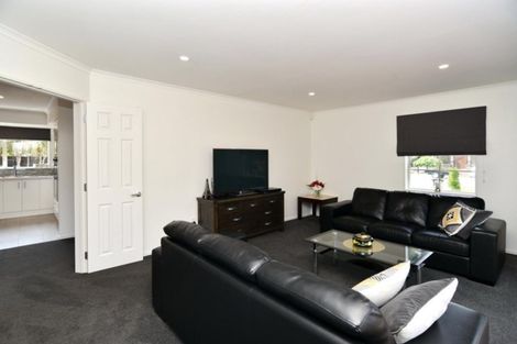 Photo of property in 4 Rue De La Mare, Parklands, Christchurch, 8083