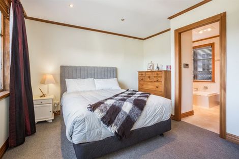 Photo of property in 12 Makora Grove, Paremata, Porirua, 5024