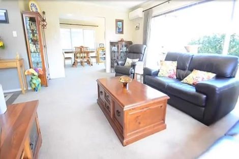 Photo of property in 8 Barnacle Rise, Red Beach, 0932