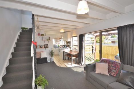 Photo of property in 2/506 Devonport Road, Tauranga South, Tauranga, 3112