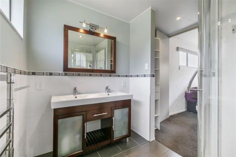 Photo of property in 12 Fitzherbert Avenue, West Harbour, Auckland, 0618