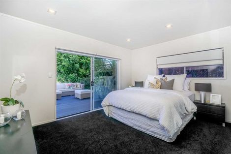 Photo of property in 42 Ravenwood Drive, Forrest Hill, Auckland, 0620