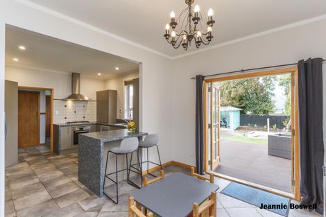 Photo of property in 9 Innes Place, Roslyn, Palmerston North, 4414