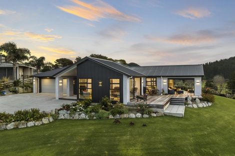 Photo of property in 19 Titoki Lane, Whangamata, 3691