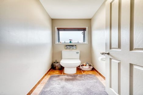 Photo of property in 76 Lothian Brae, Wattle Downs, Auckland, 2103