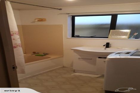 Photo of property in 2/523 Glenfield Road, Glenfield, Auckland, 0629