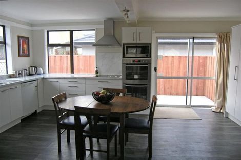 Photo of property in 15 Oak Street, Ebdentown, Upper Hutt, 5018