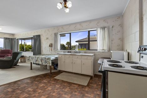 Photo of property in 4 De Luen Avenue, Tindalls Beach, Whangaparaoa, 0930