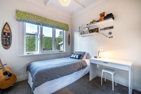 Photo of property in 27 Merani Street, Narrow Neck, Auckland, 0622