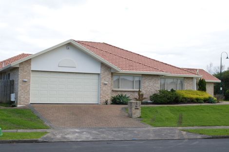 Photo of property in 1 Faldo Drive, Golflands, Auckland, 2013