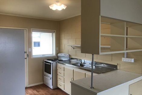 Photo of property in 2/16 Beach Road, Castor Bay, Auckland, 0620