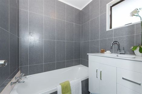 Photo of property in 6/390 West Coast Road, Glen Eden, Auckland, 0602