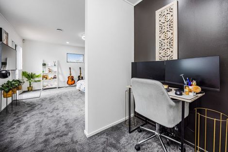Photo of property in 2/102 Forrest Hill Road, Forrest Hill, Auckland, 0620