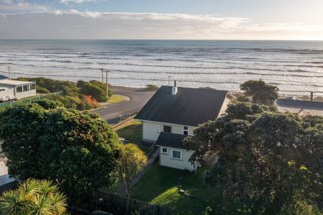 Photo of property in 82 The Parade, Paekakariki, 5034