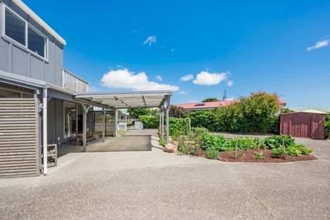 Photo of property in 14 Goldie Place, Waikanae Beach, Waikanae, 5036
