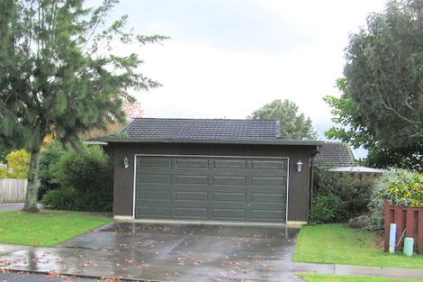 Photo of property in 18 Booralee Avenue, Botany Downs, Auckland, 2010