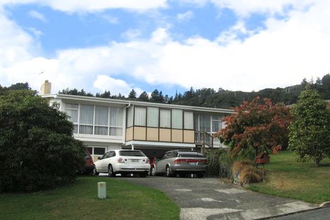 Photo of property in 5 Harewood Grove, Pinehaven, Upper Hutt, 5019