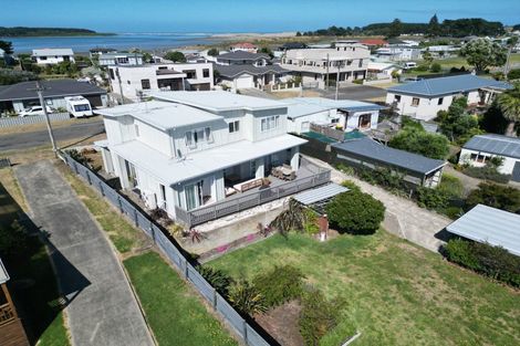 Photo of property in 9 Roore Street, Foxton Beach, Foxton, 4815