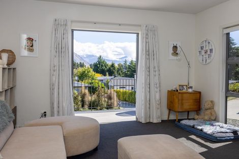 Photo of property in 16 Bevan Place, Wanaka, 9305