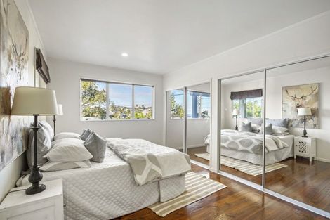 Photo of property in 1/23 Kiteroa Terrace, Rothesay Bay, Auckland, 0630