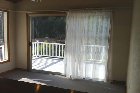 Photo of property in 3 Hillside Crescent North, Leigh, Auckland, 0985