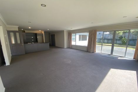 Photo of property in 5 Yarnbrook Grove, Churton Park, Wellington, 6037